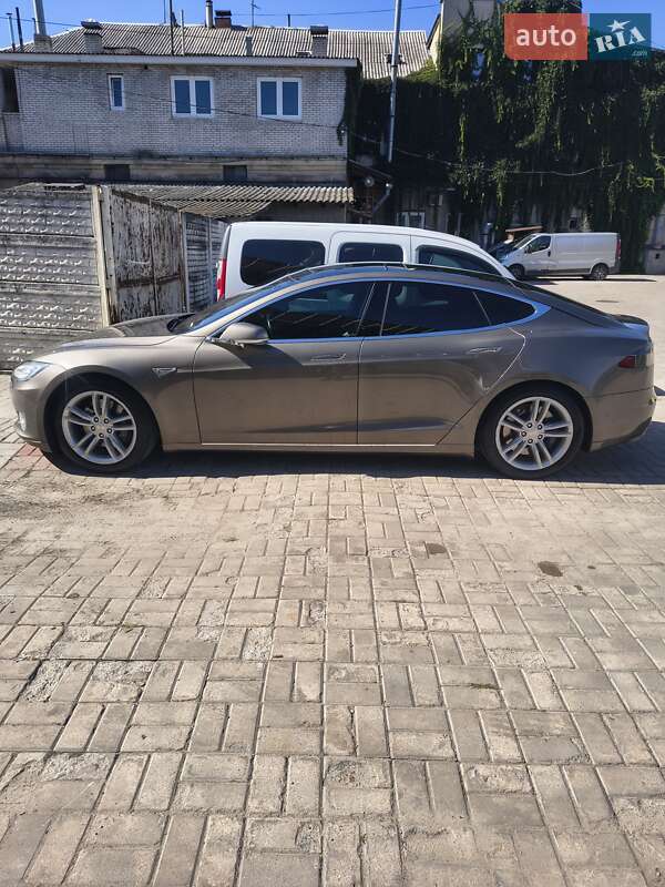 Ліфтбек Tesla Model S 2015 в Сумах фото 14 Ліфтбек Tesla Model S 2015 в Сумах