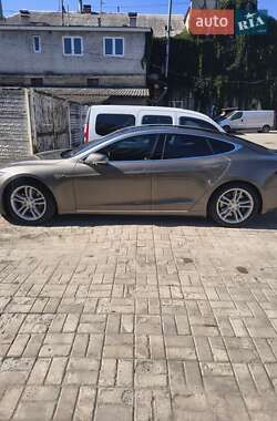 Лифтбек Tesla Model S 2015 в 