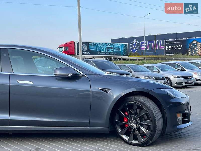 Лифтбек Tesla Model S 2019 в Львове