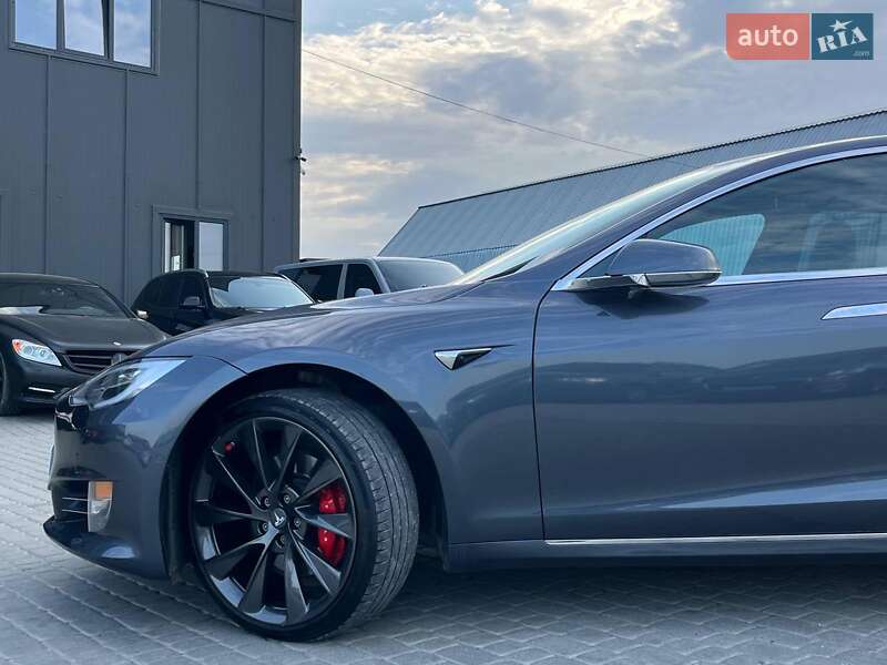 Лифтбек Tesla Model S 2019 в Львове