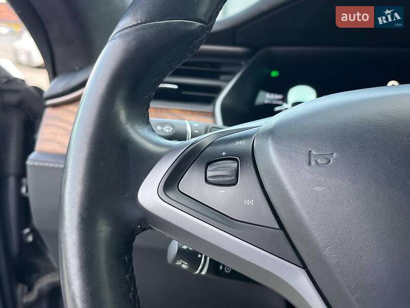 Лифтбек Tesla Model S 2019 в Львове