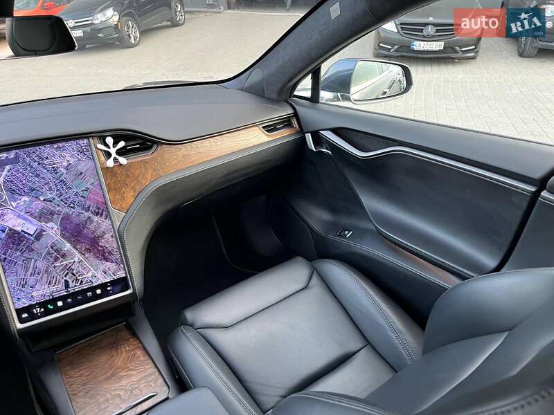 Лифтбек Tesla Model S 2019 в Львове