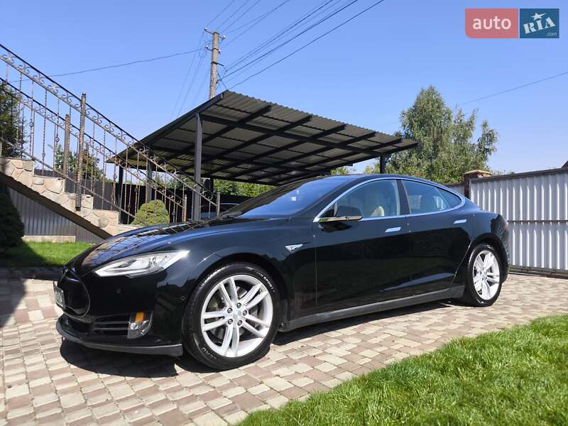 Ліфтбек Tesla Model S 2015 в 