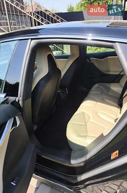 Ліфтбек Tesla Model S 2015 в 