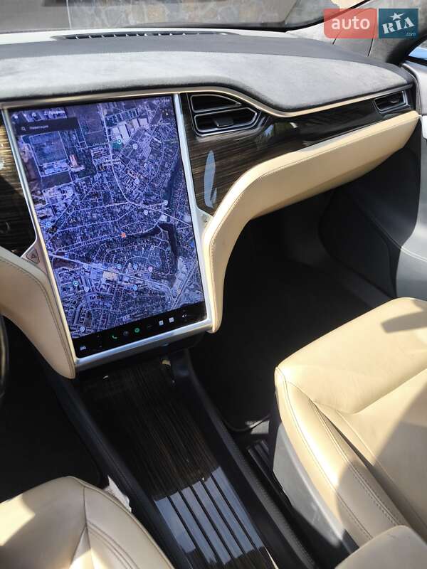 Лифтбек Tesla Model S 2015 в Киеве