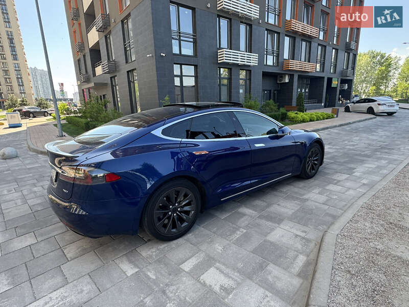 Лифтбек Tesla Model S 2016 в Киеве фото 9 Лифтбек Tesla Model S 2016 в Киеве