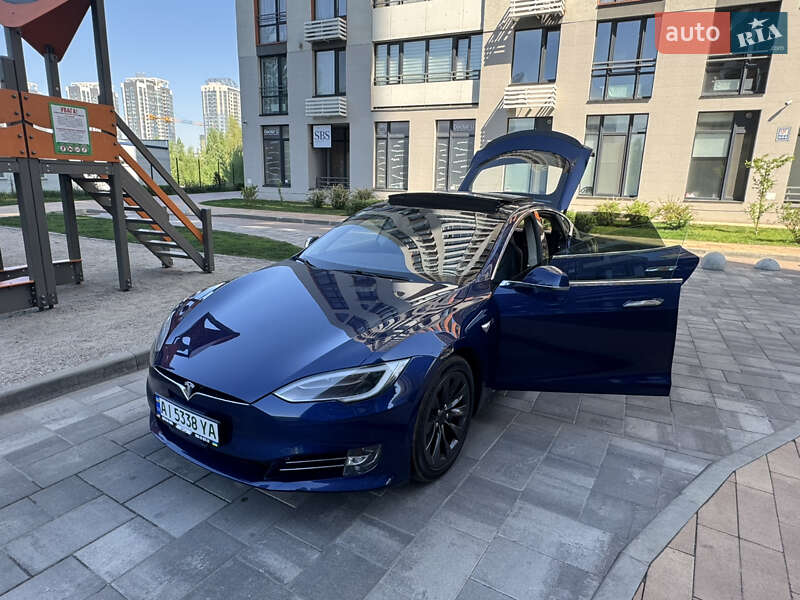 Лифтбек Tesla Model S 2016 в Киеве фото 18 Лифтбек Tesla Model S 2016 в Киеве