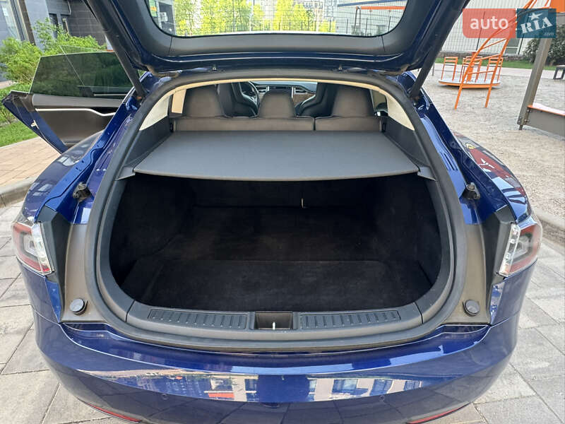 Лифтбек Tesla Model S 2016 в Киеве фото 22 Лифтбек Tesla Model S 2016 в Киеве