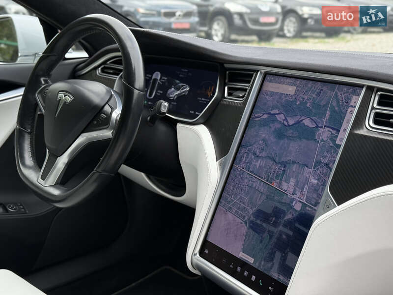 Лифтбек Tesla Model S 2017 в Ивано-Франковске