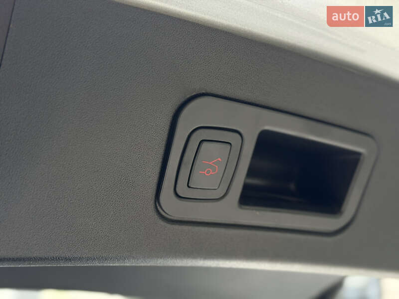 Лифтбек Tesla Model S 2017 в Ивано-Франковске