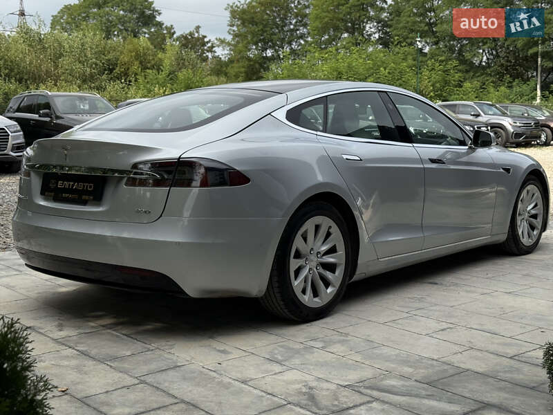 Лифтбек Tesla Model S 2017 в Ивано-Франковске