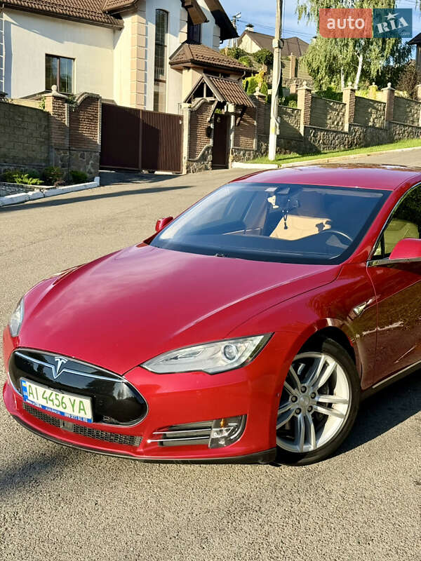 Лифтбек Tesla Model S 2015 в Киеве