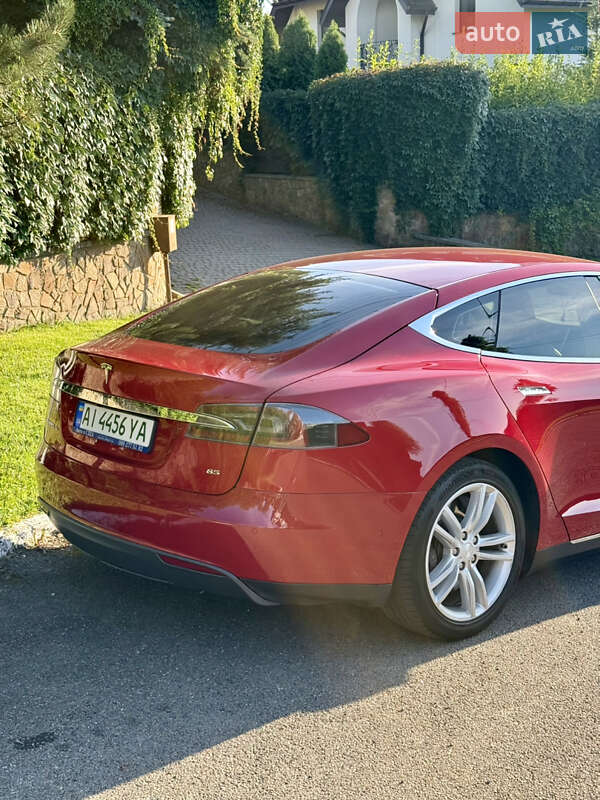 Лифтбек Tesla Model S 2015 в Киеве
