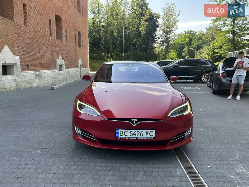 Лифтбек Tesla Model S 2016 в Львове