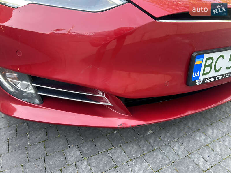 Лифтбек Tesla Model S 2016 в Львове