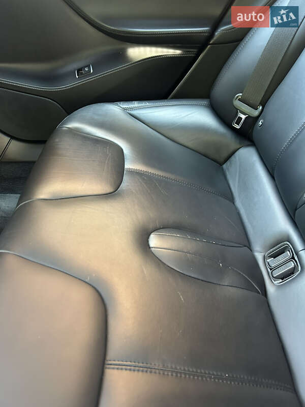Лифтбек Tesla Model S 2016 в Львове