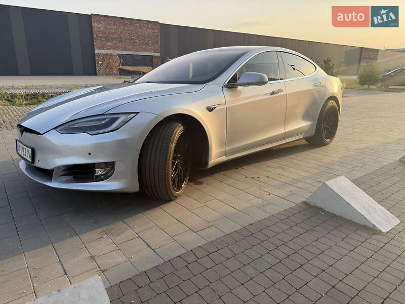 Ліфтбек Tesla Model S 2017 в Хмельницькому