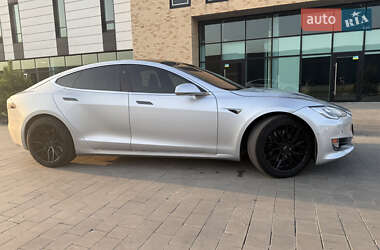Лифтбек Tesla Model S 2017 в 