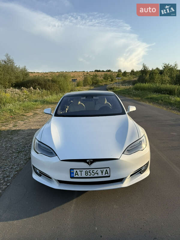 Ліфтбек Tesla Model S 2020 в 