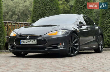 Ліфтбек Tesla Model S 2015 в Дрогобичі