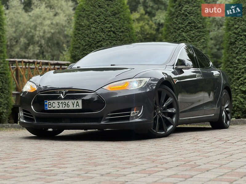 Лифтбек Tesla Model S 2015 в 