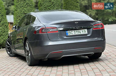 Лифтбек Tesla Model S 2015 в 
