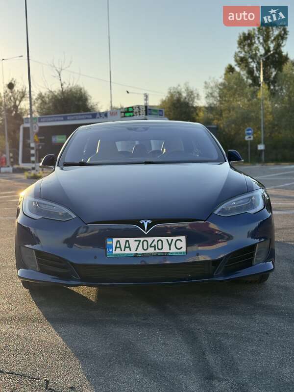 Лифтбек Tesla Model S 2016 в Киеве