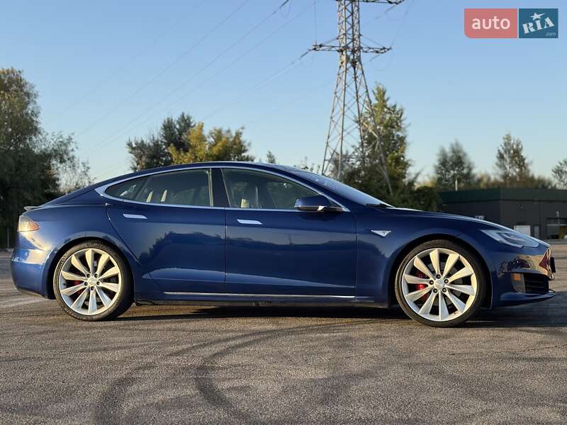 Лифтбек Tesla Model S 2016 в Киеве