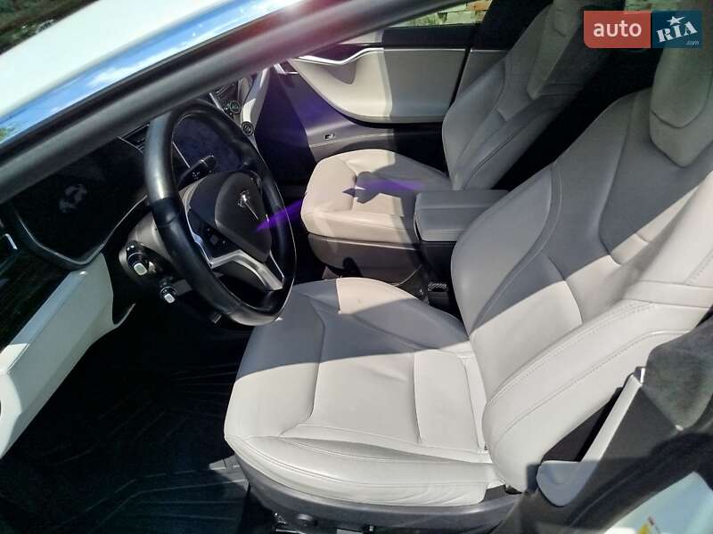 Лифтбек Tesla Model S 2015 в Луцке фото 15 Лифтбек Tesla Model S 2015 в Луцке