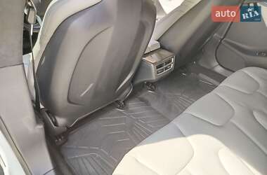 Лифтбек Tesla Model S 2015 в 