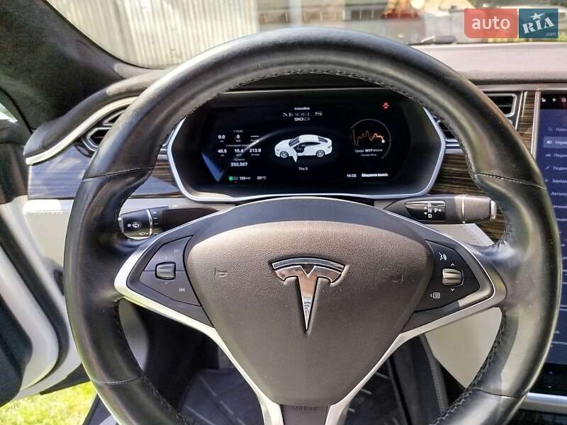 Лифтбек Tesla Model S 2015 в Луцке фото 9 Лифтбек Tesla Model S 2015 в Луцке