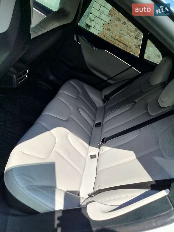 Лифтбек Tesla Model S 2015 в Луцке фото 11 Лифтбек Tesla Model S 2015 в Луцке