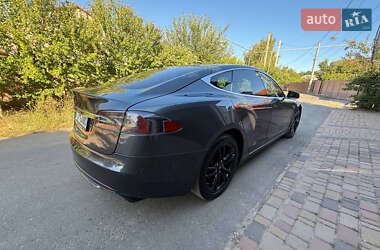 Лифтбек Tesla Model S 2015 в 