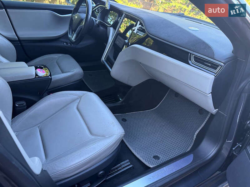 Ліфтбек Tesla Model S 2015 в Одесі фото 13 Ліфтбек Tesla Model S 2015 в Одесі
