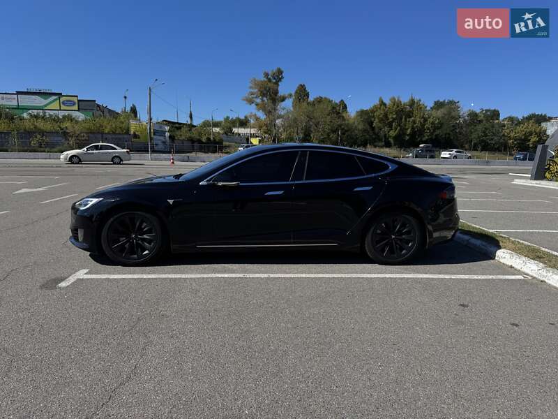 Ліфтбек Tesla Model S 2017 в Києві