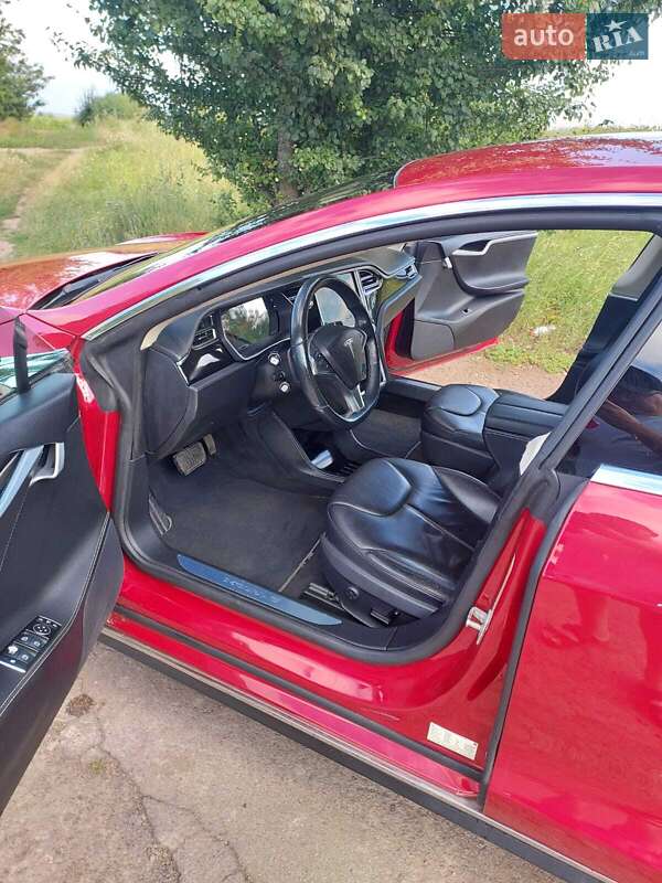Лифтбек Tesla Model S 2014 в Тростянце