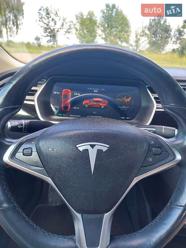 Лифтбек Tesla Model S 2014 в Тростянце