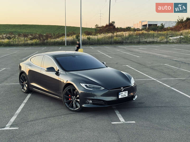 Ліфтбек Tesla Model S 2016 в Острозі