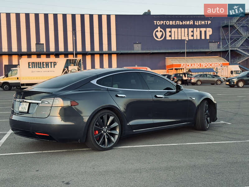 Ліфтбек Tesla Model S 2016 в Острозі