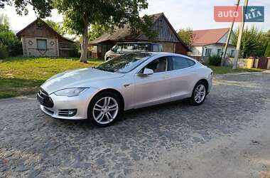 Лифтбек Tesla Model S 2013 в Старой Выжевке