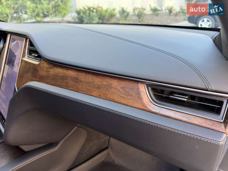 Лифтбек Tesla Model S 2019 в Одессе