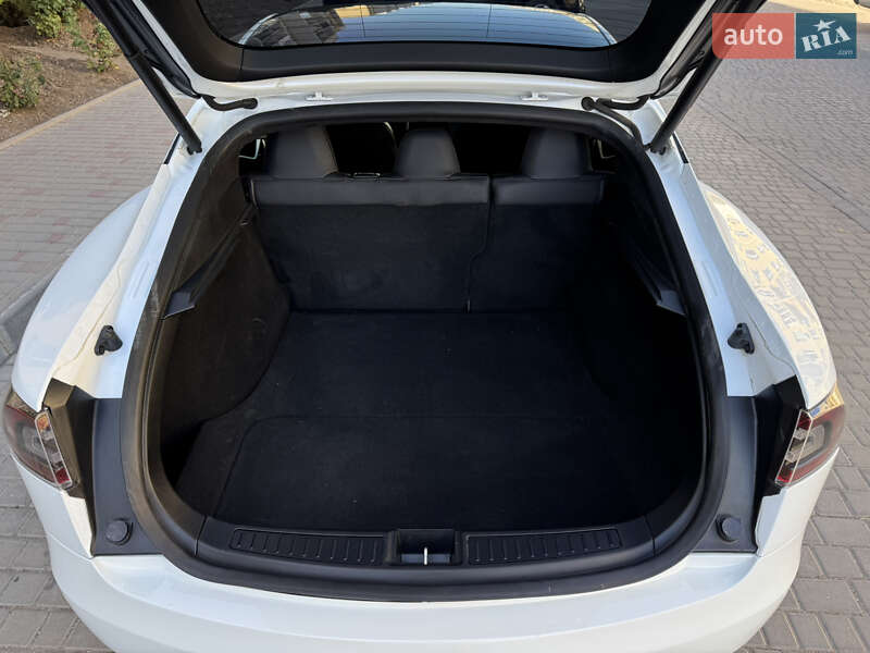Лифтбек Tesla Model S 2019 в Одессе