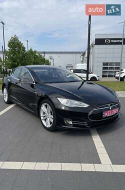 Лифтбек Tesla Model S 2013 в 
