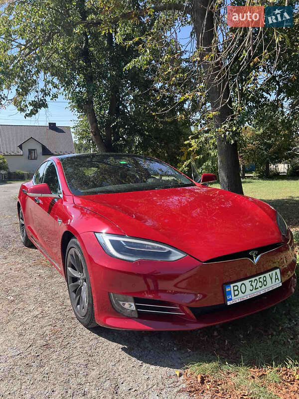 Лифтбек Tesla Model S 2018 в 