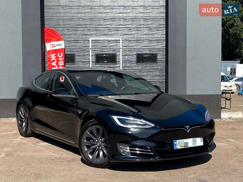 Лифтбек Tesla Model S 2020 в Киеве