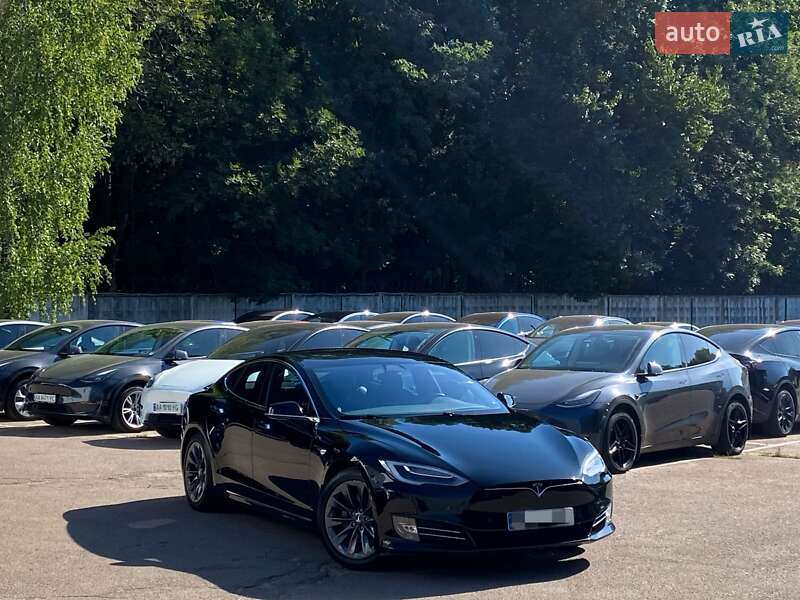 Лифтбек Tesla Model S 2020 в Киеве