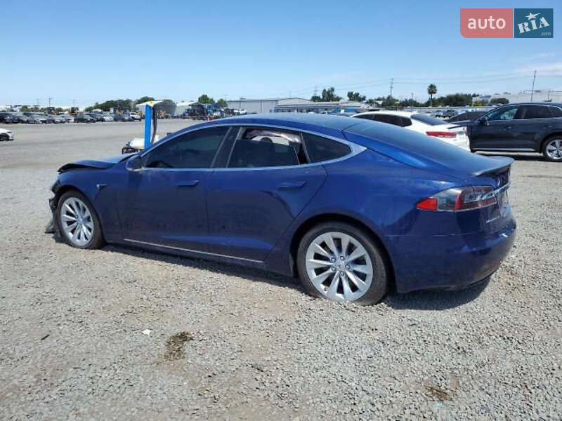 Лифтбек Tesla Model S 2017 в Львове