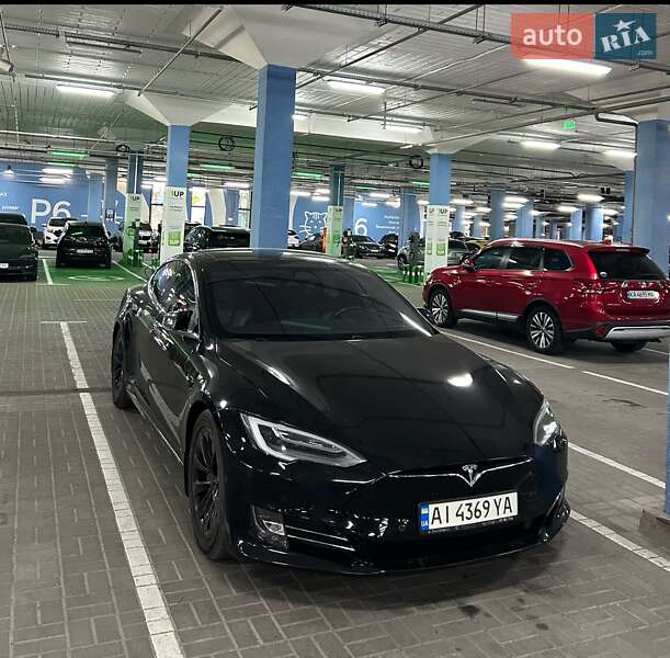 Ліфтбек Tesla Model S 2017 в 