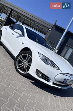 Лифтбек Tesla Model S 2014 в 