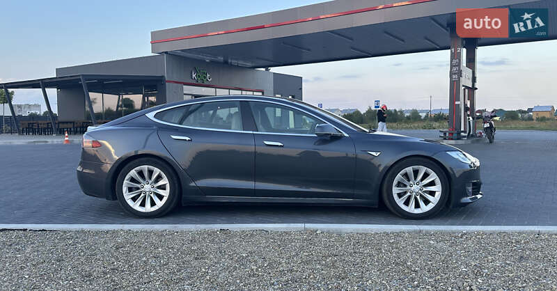 Лифтбек Tesla Model S 2016 в Львове